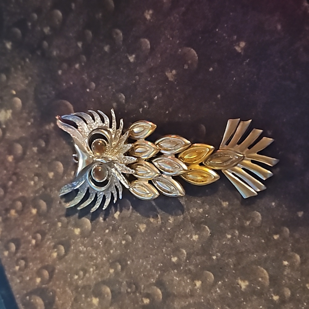 Silvertone Goldtone Bown Eyed Owl Pendant - Picture 2 of 3